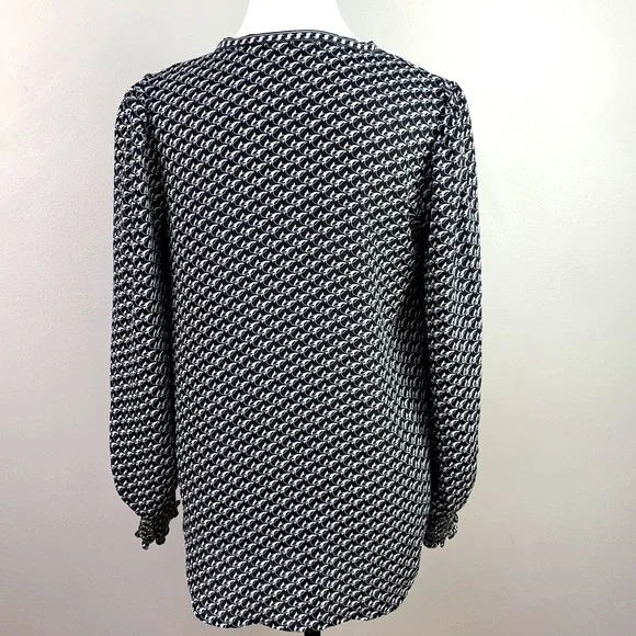 Max Studio Chic Black & White Tie Front Geometric Blouse - Picture 5 of 10